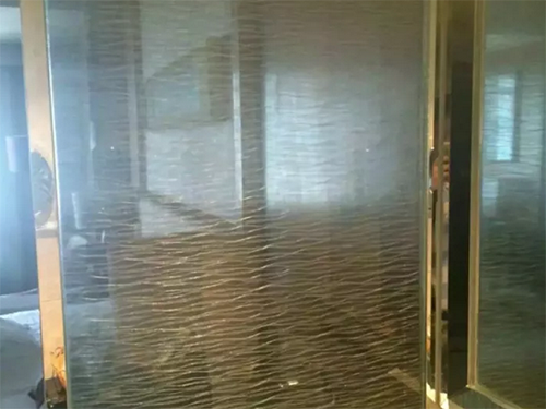 夾絲玻璃 