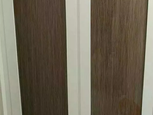夾絲玻璃 